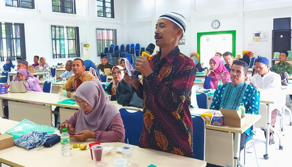 Peserta sosialisasi keluarga sakinah yang diselenggarakan Majelis Ulama Indonesia (MUI) Kabupaten Bintan, di Gedung Badan Penjaminan Mutu Pendidikan (BPMP)